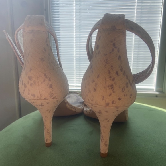 ANN TAYLOR SNAKE SKIN HEELS SIZE 8 1/2 M - Picture 3 of 4